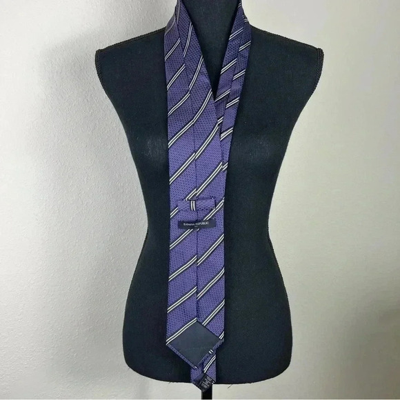 Banana Republic Men’s Deep Purple Silk Blend Neck Tie - Picture 5 of 7